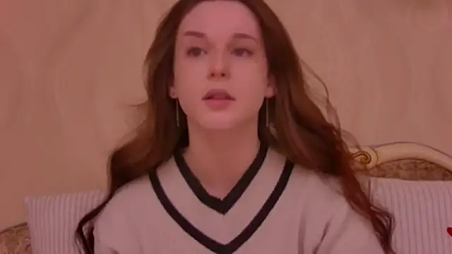 Snapshot of LollaVibe chatting on December 2, 1:17 am LollaVibe online show from December 2, 1:17 am