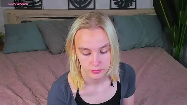 Snapshot of Carolin_Miller chatting on September 25, 8:31 am Carolin Miller online show from September 25, 8:31 am
