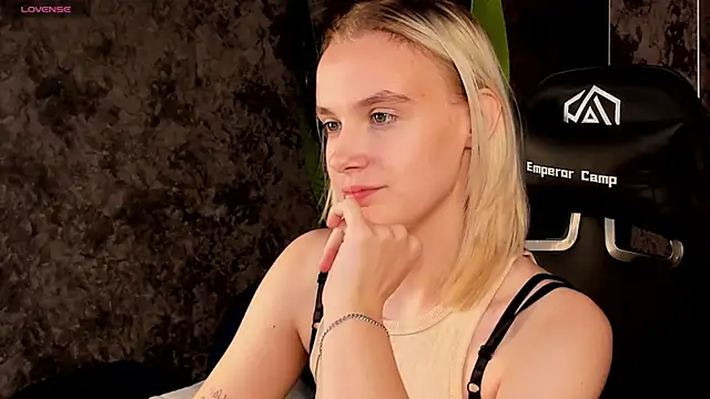 Carolin Miller online show from October 26, 5:41 am