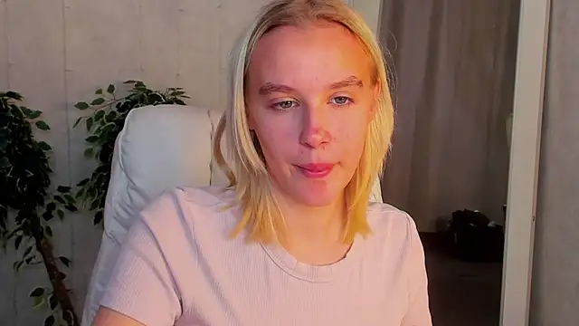 Snapshot of Carolin_Miller chatting on September 29, 8:43 am Carolin Miller online show from September 29, 8:43 am