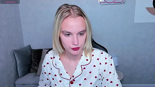 Snapshot of Carolin_Miller chatting on September 26, 7:59 am Carolin Miller online show from September 26, 7:59 am