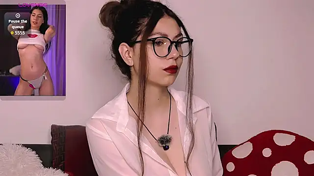 Snapshot of M1kaylaRaven chatting on October 25, 3:28 am M1kaylaRaven online show from October 25, 3:28 am