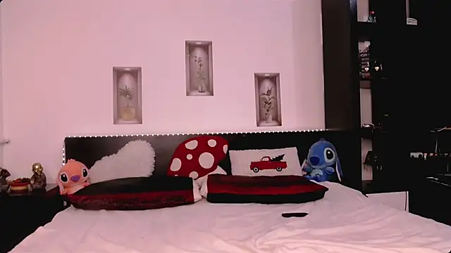 M1kaylaRaven online show from April 2, 4:41 am