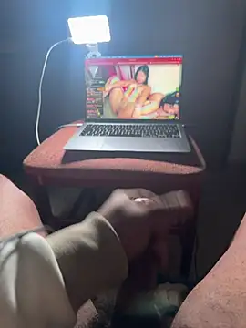 Snapshot of Minidemonkush chatting on February 15, 4:24 am Minidemonkush online show from February 15, 4:24 am