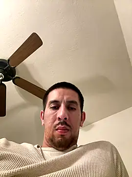 Snapshot of himNIGuys chatting on October 19, 5:21 am himNIGuys online show from October 19, 5:21 am