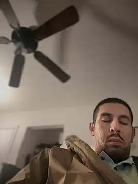 Snapshot of himNIGuys chatting on November 29, 5:18 am himNIGuys online show from November 29, 5:18 am