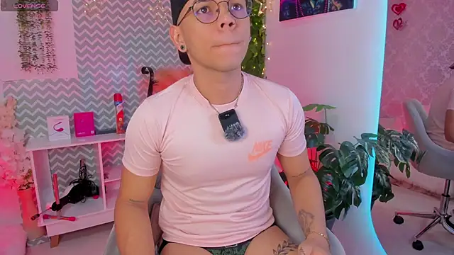 jhosepMoreno online show from May 1, 11:37 am