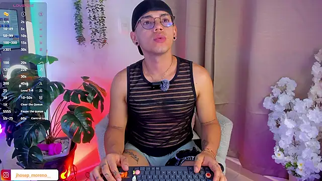 jhosepMoreno online show from May 4, 1:03 pm