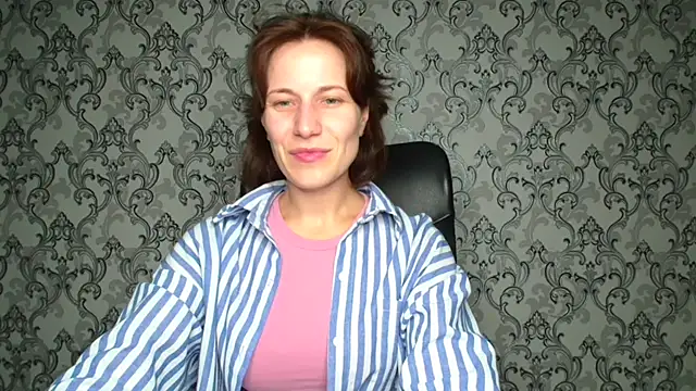 Snapshot of Kelly_Kisss chatting on November 14, 6:11 pm Kelly Kisss online show from November 14, 6:11 pm