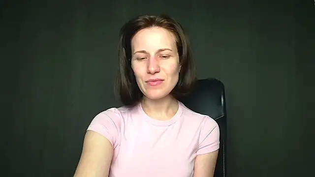 Kelly Kisss online show from April 28, 8:08 am