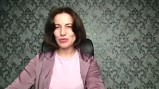 Kelly Kisss online show from February 6, 12:45 pm