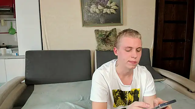 Snapshot of SammySccott chatting on October 12, 6:26 am SammySccott online show from October 12, 6:26 am