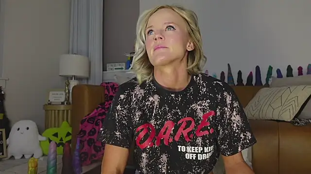 Snapshot of Taylorlove303 chatting on October 29, 10:14 am Taylorlove303 online show from October 29, 10:14 am