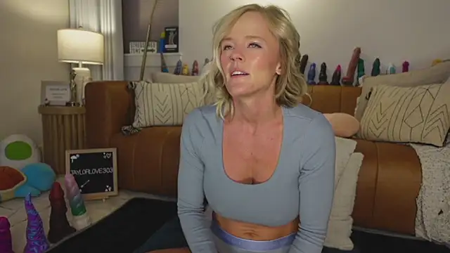 Snapshot of Taylorlove303 chatting on September 13, 10:37 am Taylorlove303 online show from September 13, 10:37 am