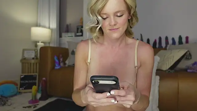 Snapshot of Taylorlove303 chatting on November 8, 11:25 am Taylorlove303 online show from November 8, 11:25 am