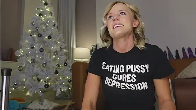 Snapshot of Taylorlove303 chatting on November 28, 11:21 am Taylorlove303 online show from November 28, 11:21 am