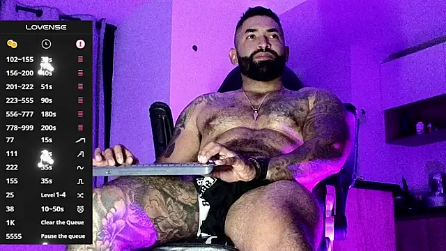 Snapshot of Max-prada chatting on February 13, 2:11 am Max-prada online show from February 13, 2:11 am