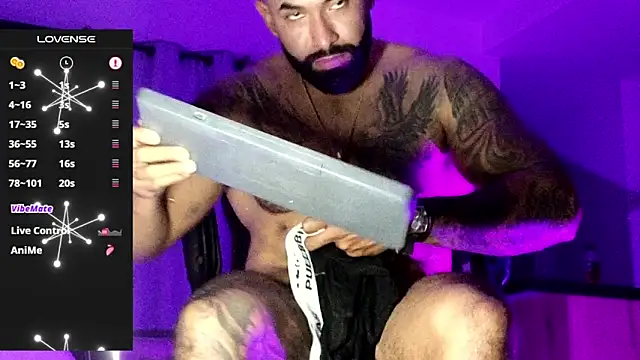 Snapshot of Max-prada chatting on February 10, 2:54 am Max-prada online show from February 10, 2:54 am