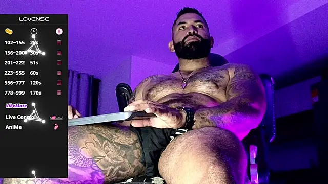 Snapshot of Max-prada chatting on February 23, 2:24 am Max-prada online show from February 23, 2:24 am