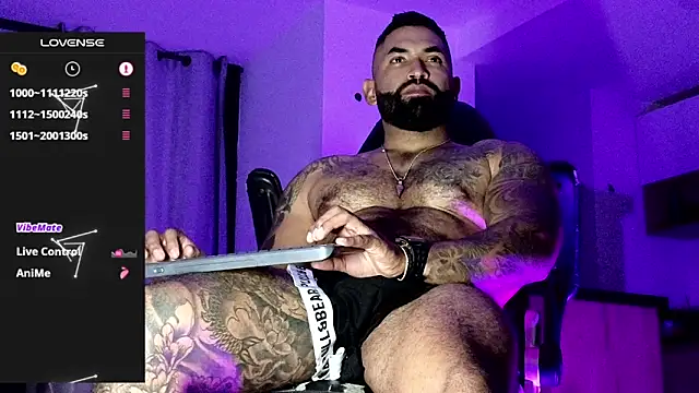 Snapshot of Max-prada chatting on February 11, 2:00 am Max-prada online show from February 11, 2:00 am