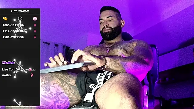 Snapshot of Max-prada chatting on February 21, 2:02 am Max-prada online show from February 21, 2:02 am