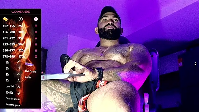 Snapshot of Max-prada chatting on March 2, 3:29 am Max-prada online show from March 2, 3:29 am