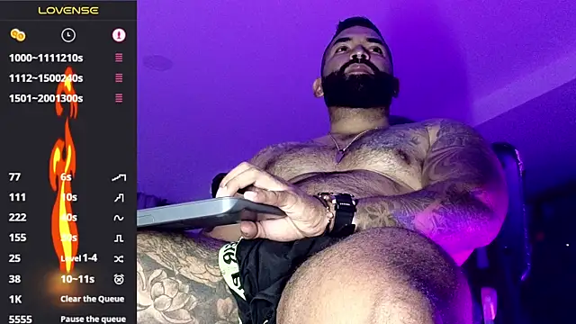 Snapshot of Max-prada chatting on May 29, 2:39 am Max-prada online show from May 29, 2:39 am