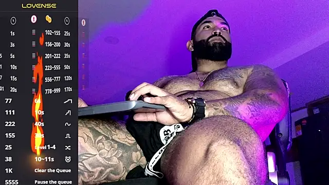 Snapshot of Max-prada chatting on May 16, 2:32 am Max-prada online show from May 16, 2:32 am