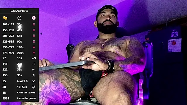 Snapshot of Max-prada chatting on February 16, 1:37 am Max-prada online show from February 16, 1:37 am