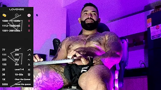 Snapshot of Max-prada chatting on February 15, 2:23 am Max-prada online show from February 15, 2:23 am