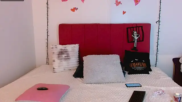 Snapshot of hannia_baileys chatting on October 15, 11:24 pm hannia baileys online show from October 15, 11:24 pm