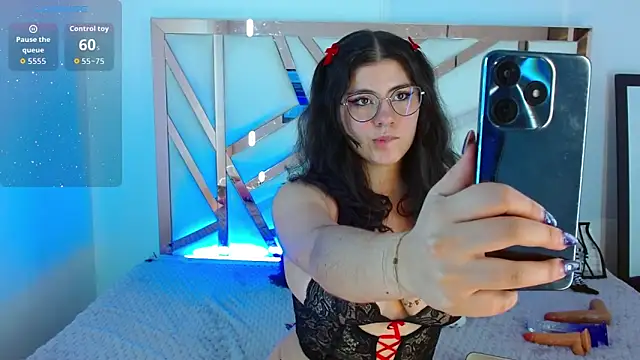 Snapshot of hannia_baileys chatting on December 15, 1:00 am hannia baileys online show from December 15, 1:00 am