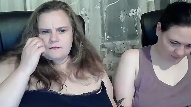 Snapshot of HollyXEva chatting on September 9, 8:29 pm HollyXEva online show from September 9, 8:29 pm
