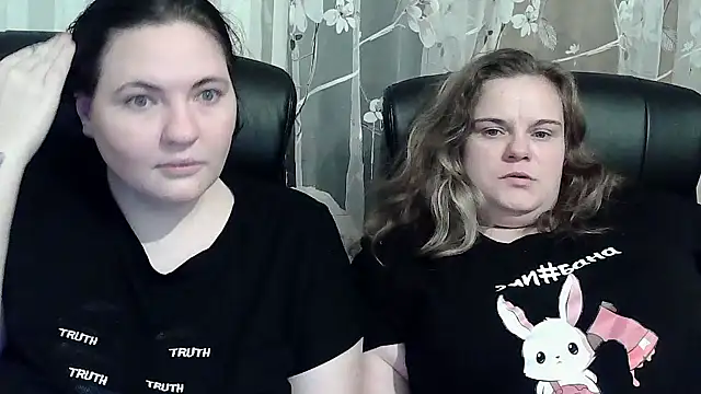 Snapshot of HollyXEva chatting on October 4, 8:10 pm HollyXEva online show from October 4, 8:10 pm