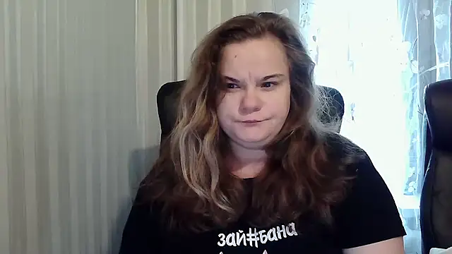 Snapshot of HollyXEva chatting on October 3, 8:27 am HollyXEva online show from October 3, 8:27 am