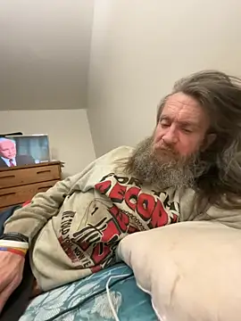 Snapshot of eager1975 chatting on March 28, 2:45 am eager1975 online show from March 28, 2:45 am