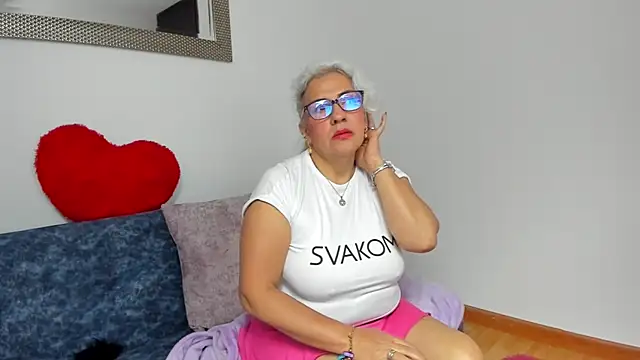 Snapshot of marilyn70 chatting on February 19, 9:56 pm marilyn70 online show from February 19, 9:56 pm