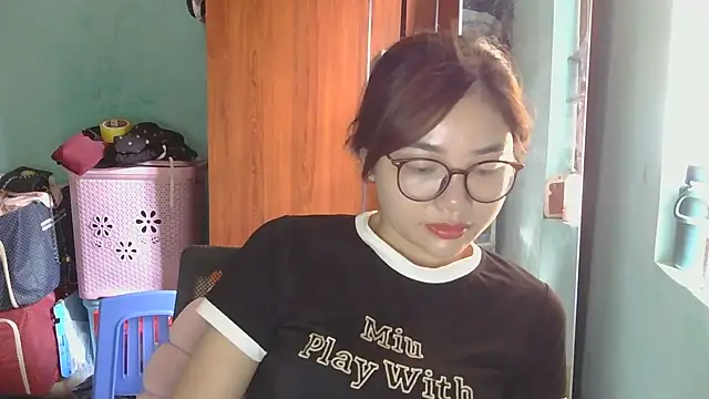 Snapshot of Uhem112 chatting on October 5, 2:35 am Uhem112 online show from October 5, 2:35 am