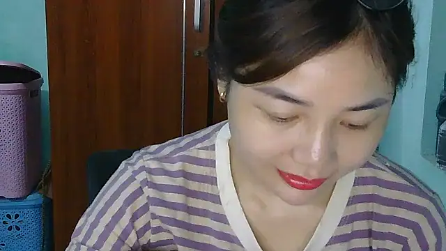 Snapshot of Uhem112 chatting on October 7, 12:55 am Uhem112 online show from October 7, 12:55 am