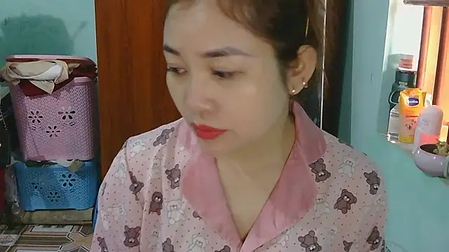 Uhem112 online show from October 30, 1:04 am