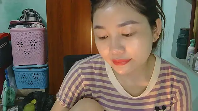 Snapshot of Uhem112 chatting on October 2, 12:47 am Uhem112 online show from October 2, 12:47 am