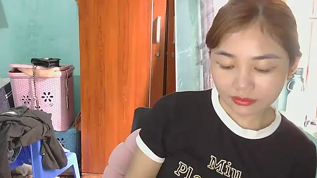 Snapshot of Uhem112 chatting on October 12, 2:46 am Uhem112 online show from October 12, 2:46 am