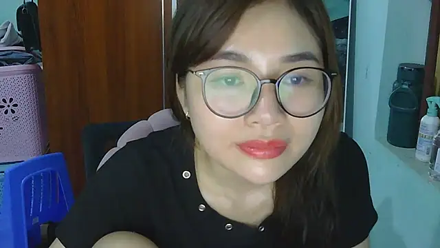 Snapshot of Uhem112 chatting on September 18, 1:03 pm Uhem112 online show from September 18, 1:03 pm