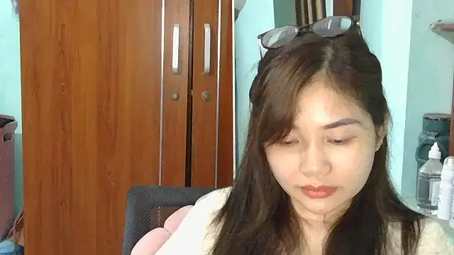 Snapshot of Uhem112 chatting on October 7, 1:01 pm Uhem112 online show from October 7, 1:01 pm