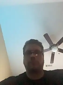 69ReVeaLxh online show from December 1, 7:04 pm