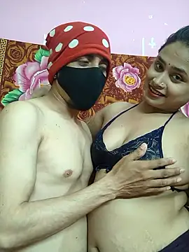 Seducing couple online show from February 28, 9:42 am