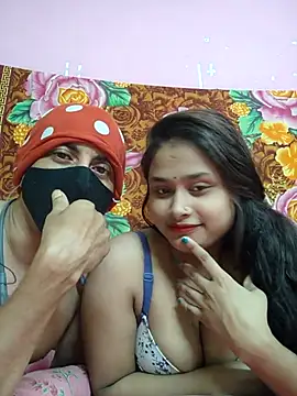 Snapshot of Seducing_couple chatting on July 1, 5:19 am Seducing couple online show from July 1, 5:19 am