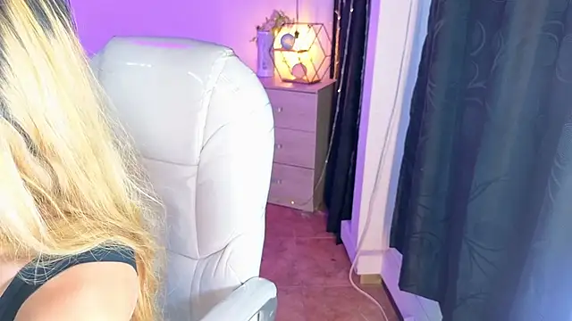 Jennaa Cooper online show from October 17, 7:15 pm