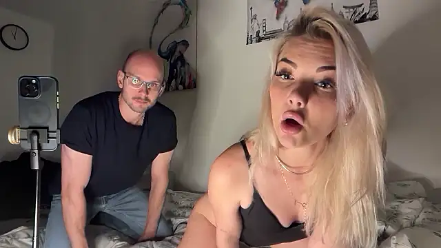 Snapshot of Foxy_Bite chatting on November 20, 9:04 pm Foxy Bite online show from November 20, 9:04 pm