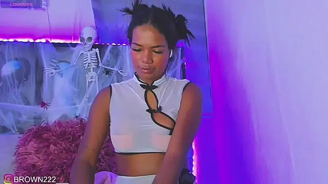 Snapshot of _naomibrown_ chatting on October 4, 4:36 am naomibrown online show from October 4, 4:36 am